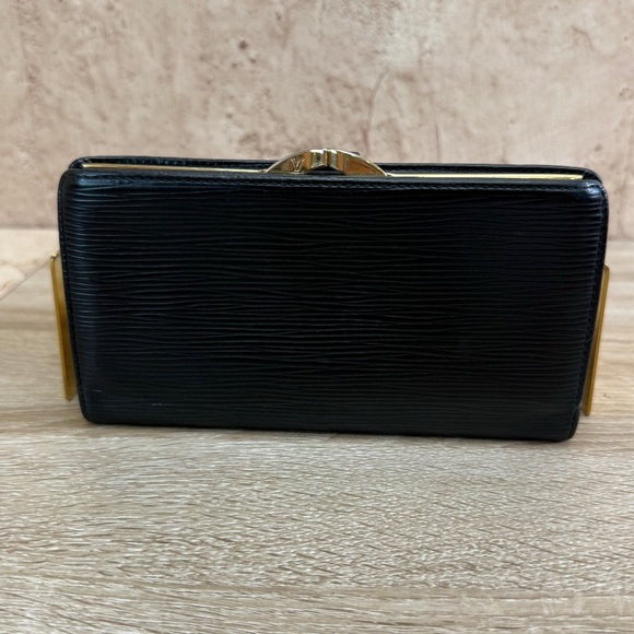 Louis Vuitton Black Epi Long Continental Kisslock Wallet - Picture 3 of 5